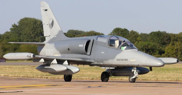 Выступил за передачу самолетов Украине: в Чехии нашли "наказание" для генерала Kép