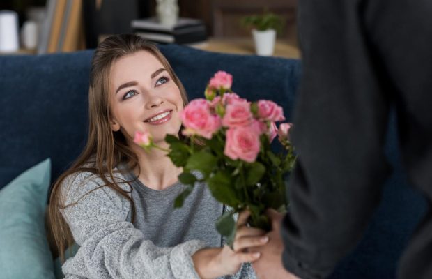 Подарки девушке на 8 марта: как выбрать презент – лучшие идеи