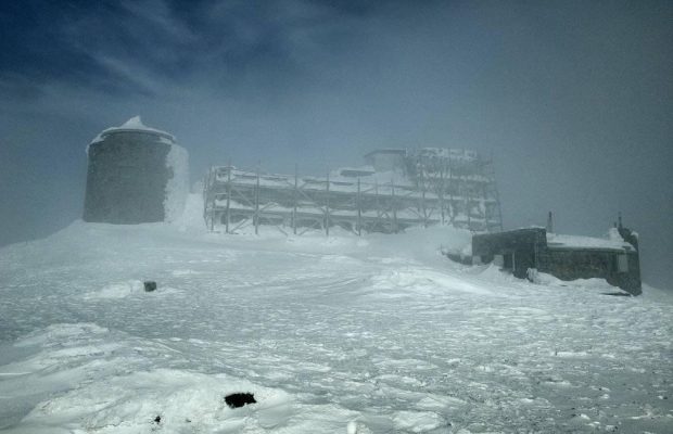 Через відлигу у Карпатах можуть зійти лавини (фото)