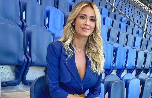 Відвисла щелепа: півзахисник Ювентуса витріщався на сексапільну кореспондентку під час матчу