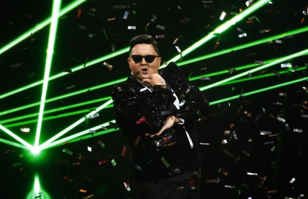 "Ліпсінк батл": Юрій Ткач зробив пародію на "Gangnam Style" та Тіну Кароль і став переможцем першого епізоду