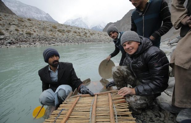 Дмитро Комаров у новому випуску «Світ навиворіт. Пакистан» шукав золото і нащадків королів (відео)