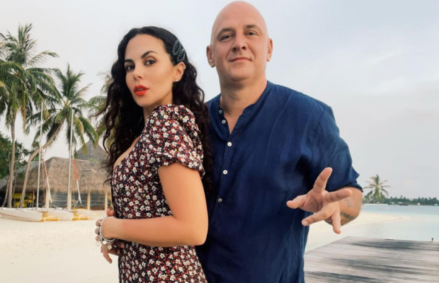 Бассейн во дворе и "стеклянная" мансарда: журналисты засняли элитный особняк Потапа и Насти Каменских (видео)