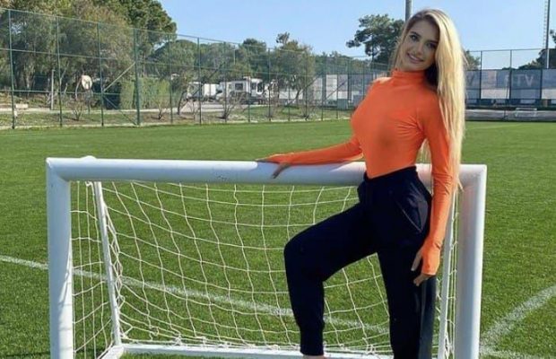 Проснулась знаменитой: сексапильная телеведущая Шахтера увеличила свою аудиторию вдвое после визита в Италию