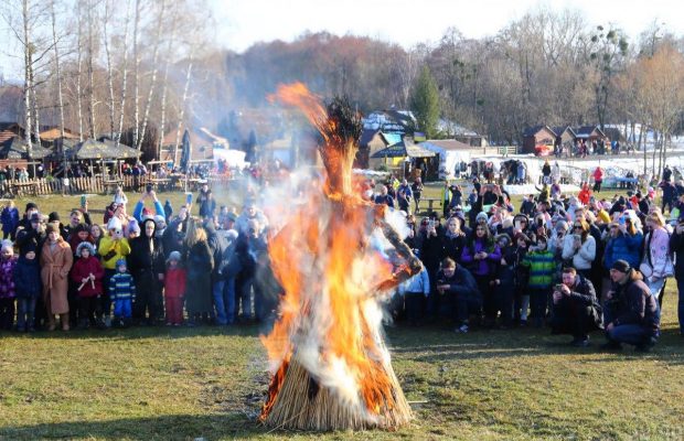 У столичному "Пирогово" відбулося масове святкування Масниці (відео, фоторепортаж)