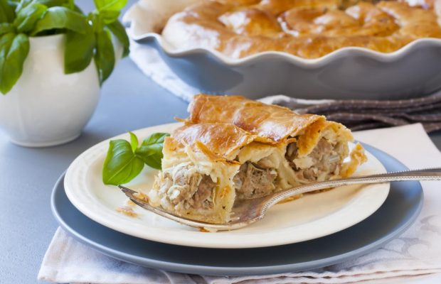 Листковий пиріг "Равлик" із фаршем: як приготувати смачну й ситну випічку