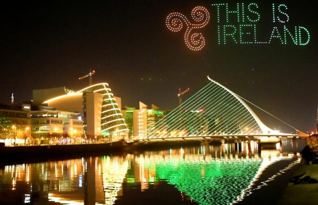 В День святого Патрика в небо над Дублином взлетели 500 дронов (фоторепортаж, видео)