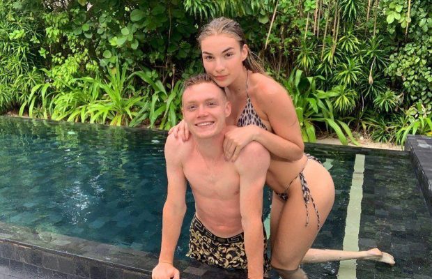 Найдорожчий український футболіст яскраво привітав свою сексапільну дівчину з днем народження