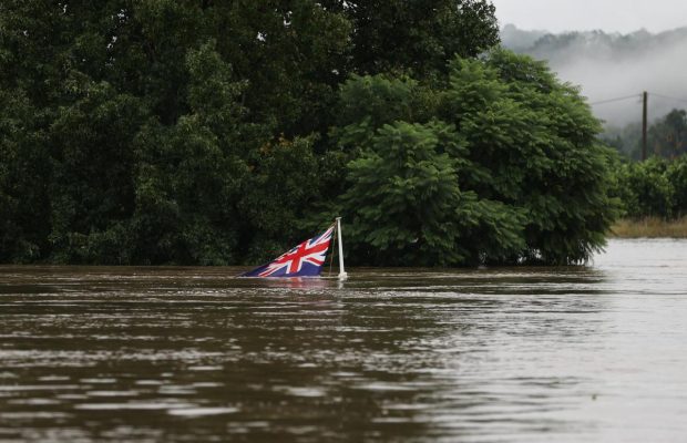 Тысячи людей эвакуированы из-за сильнейшего за полвека наводнения в Австралии (фоторепортаж)