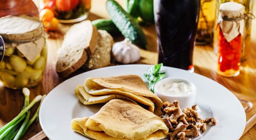 Блины с грибами - как приготовить сочную закуску к Масленице