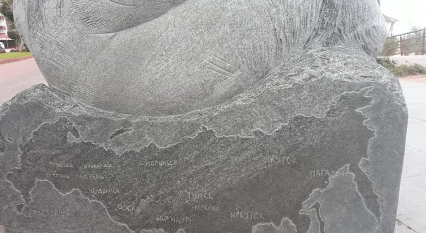 MFA Ukraine: Russia map with occupied Crimea erased from sculpture in Turkey (Photo)