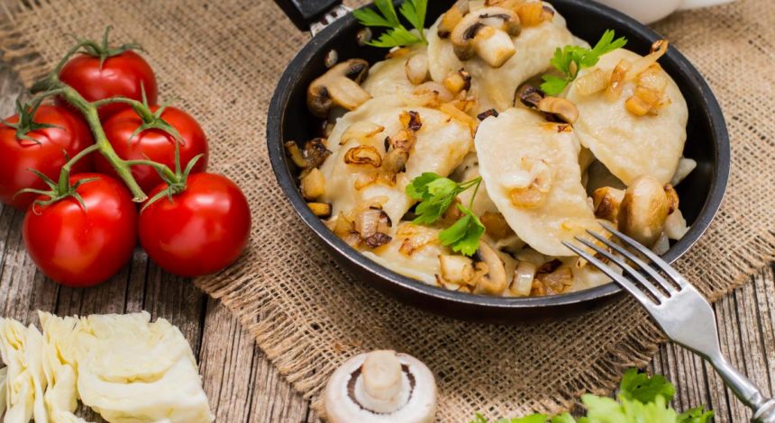 Аппетитные вареники с капустой: как приготовить сытное блюдо