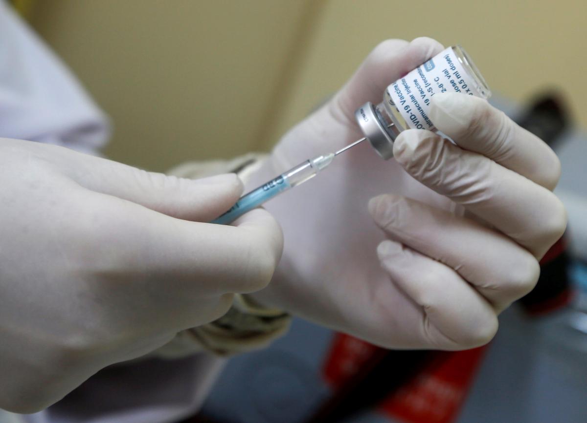Ключовою умовою виконання плану буде наявність вакцин \ фото REUTERS