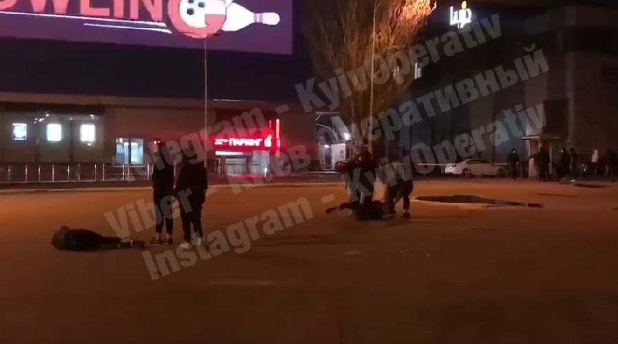 У центрі Києва сталася жорстока бійка / скріншот з відео У центрі Києва сталася жорстока бійка / скріншот з відео
