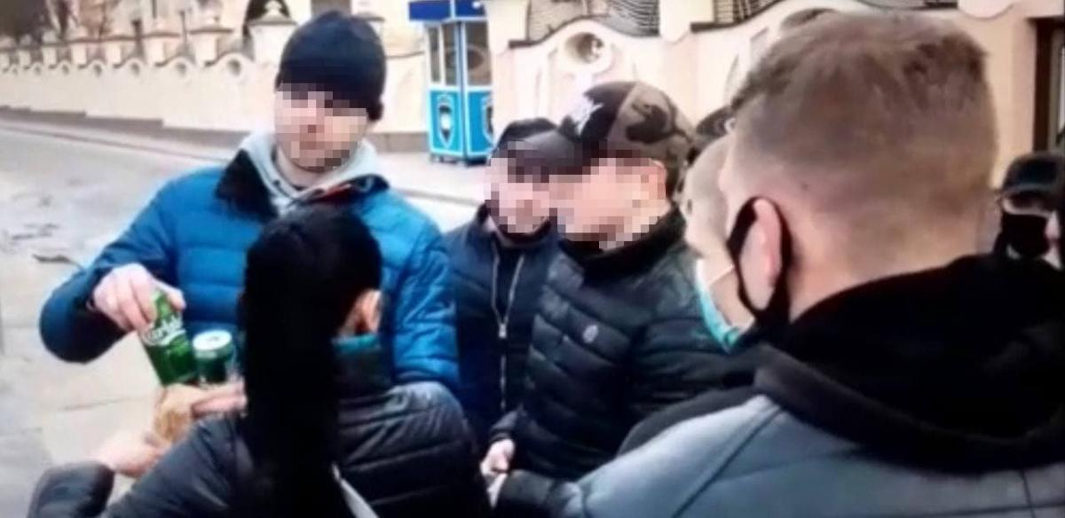 Двоє росіян побили киянина / фото facebook.com/kyiv.gp.gov.ua Двоє росіян побили киянина / фото facebook.com/kyiv.gp.gov.ua
