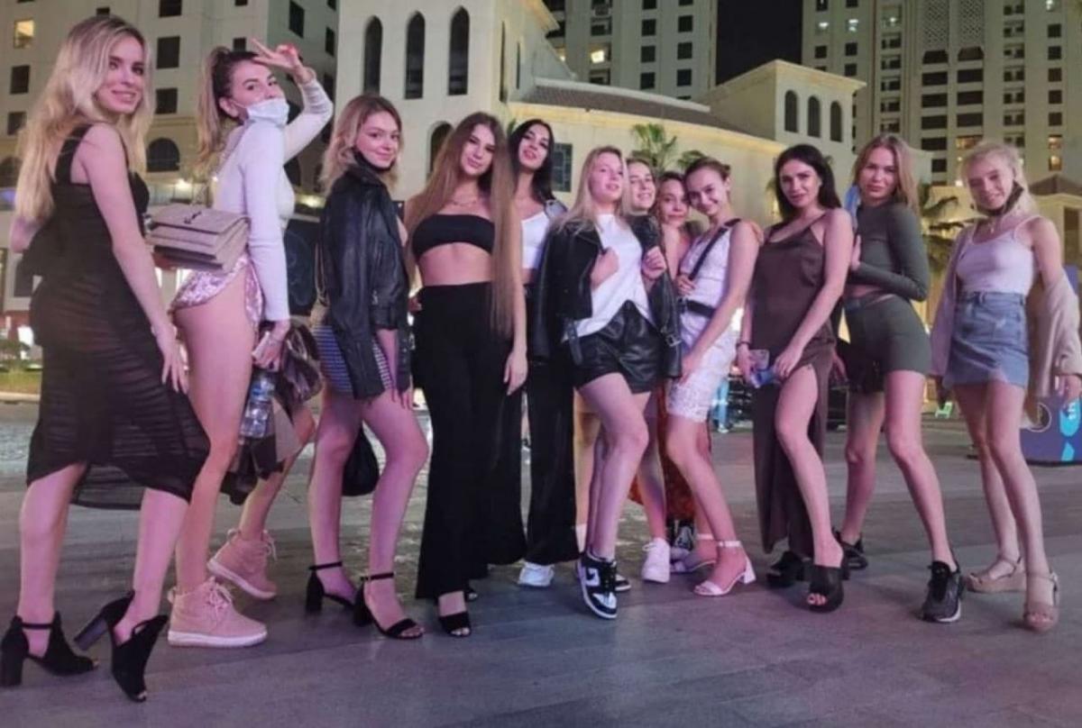 Модели попали в скандал из-за "голой" фотосессии в Дубае / фото t.me/lentadnya Модели попали в скандал из-за "голой" фотосессии в Дубае / фото t.me/lentadnya
