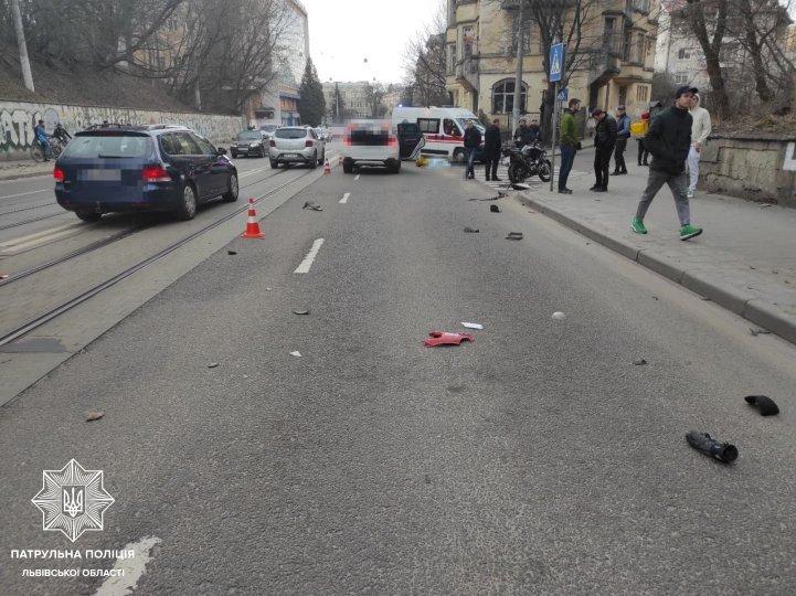 У Львові внаслідок наїзду «BMW» загинула скутеристка / фото lv.npu.gov.ua У Львові внаслідок наїзду «BMW» загинула скутеристка / фото lv.npu.gov.ua