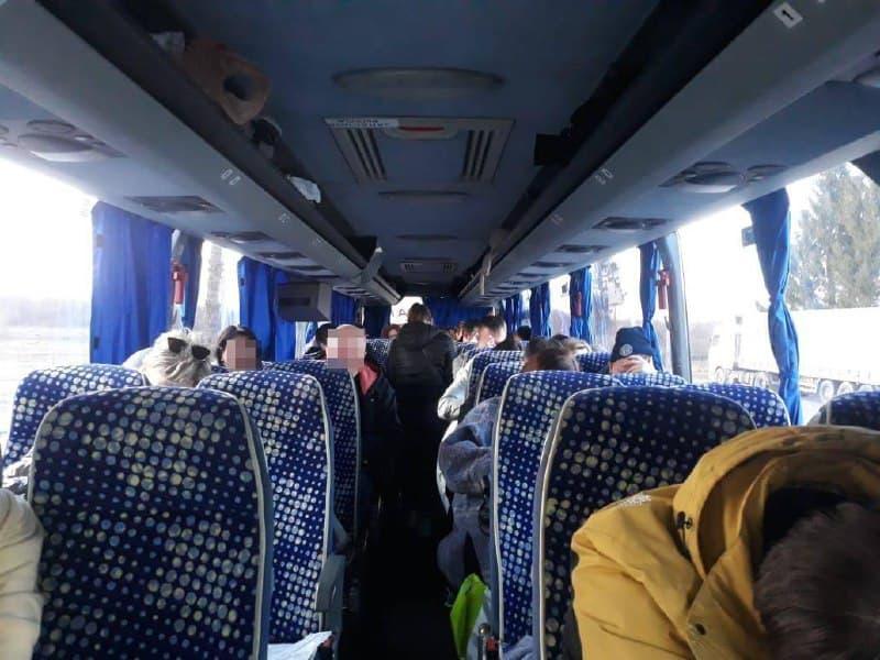 Все пассажиры автобуса из Беларуси имели поддельные результаты ПЦР-тестов / фото dpsu.gov.ua Все пассажиры автобуса из Беларуси имели поддельные результаты ПЦР-тестов / фото dpsu.gov.ua