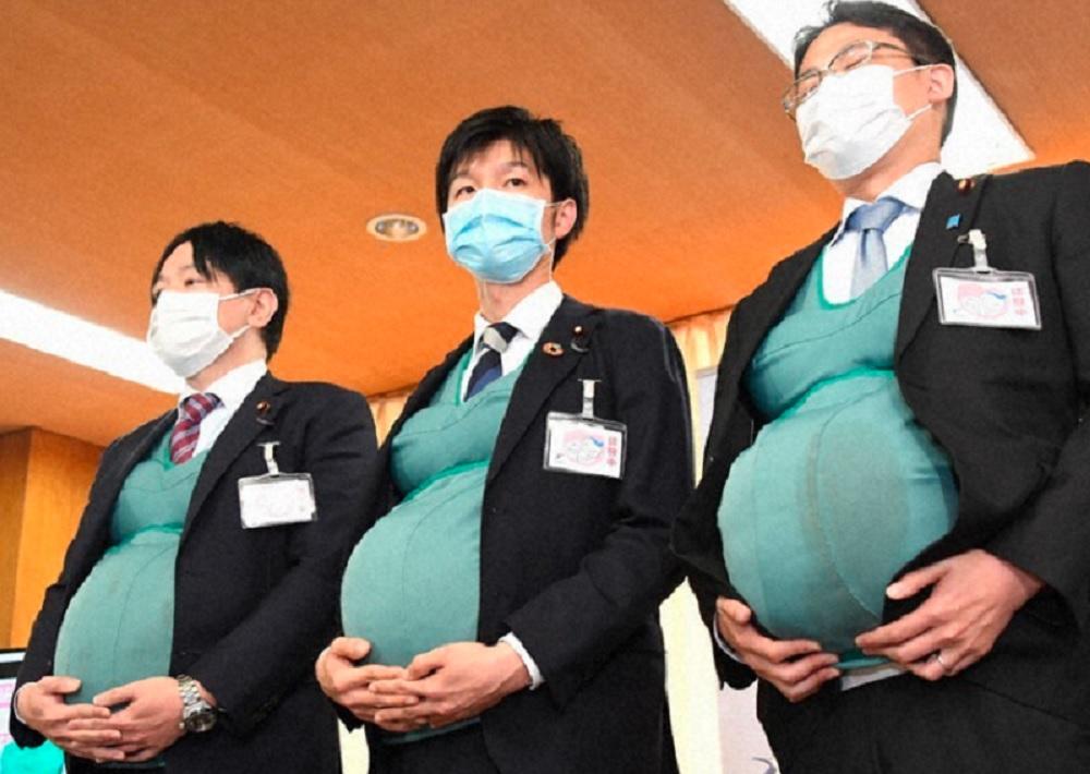 В Японии трое чиновников переоделись в беременных / mainichi.jp