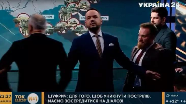 Шуфрич и Камельчук едва не подрались в прямом эфире после слов о Путине / ukraina24.segodnya.ua Шуфрич и Камельчук едва не подрались в прямом эфире после слов о Путине / ukraina24.segodnya.ua