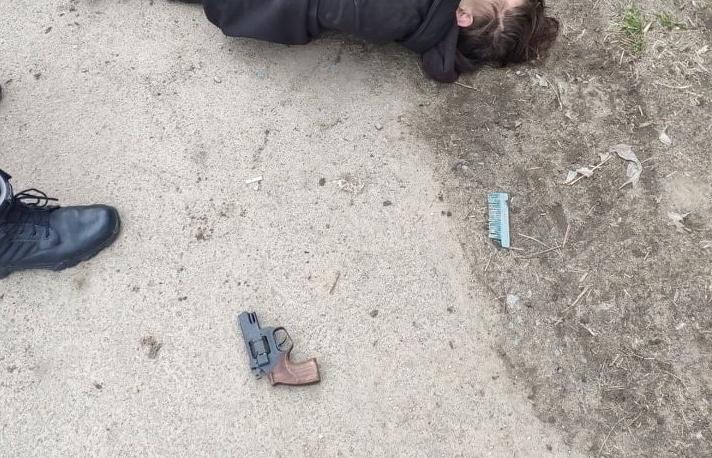 У чоловіка вилучили револьвер "Флобер" / фото zhitomir.info У чоловіка вилучили револьвер "Флобер" / фото zhitomir.info