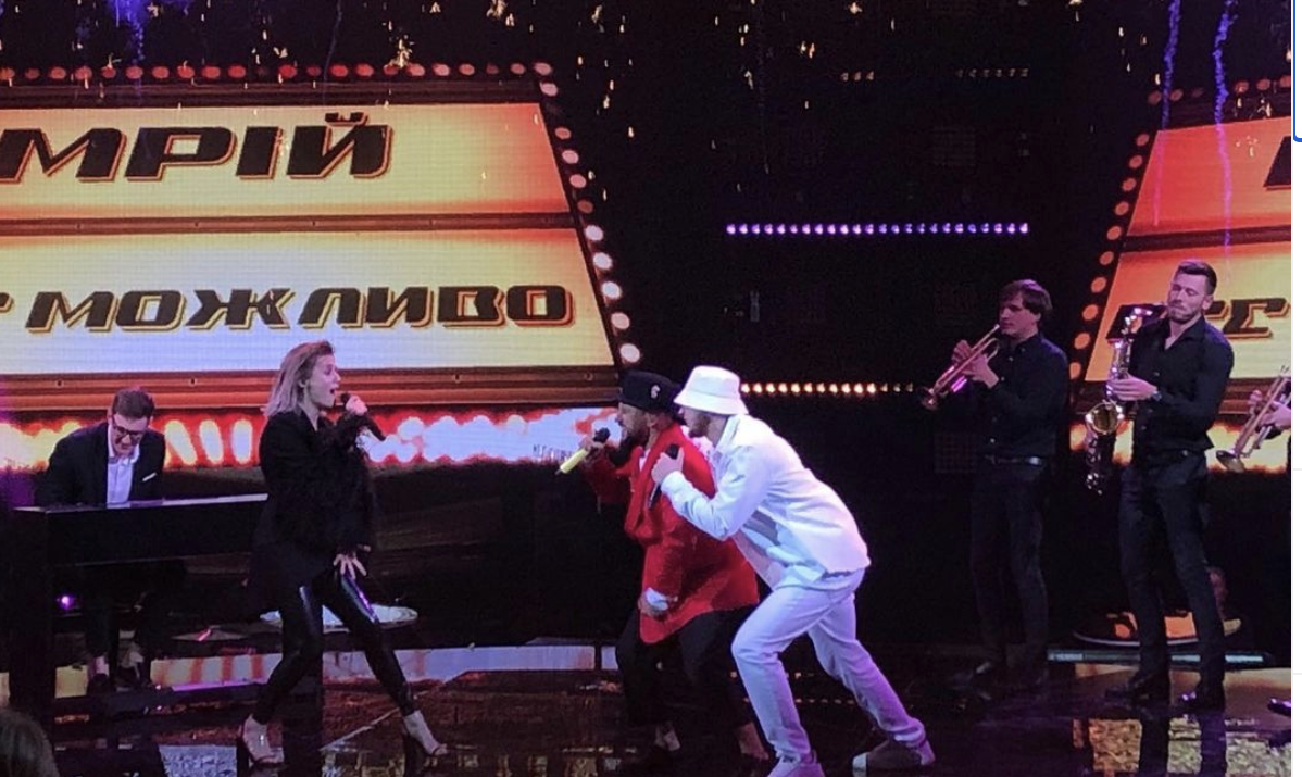 Команда Монатіка на сцені "Голосу" / фото instagram.com/goloskrainy_official Команда Монатіка на сцені "Голосу" / фото instagram.com/goloskrainy_official