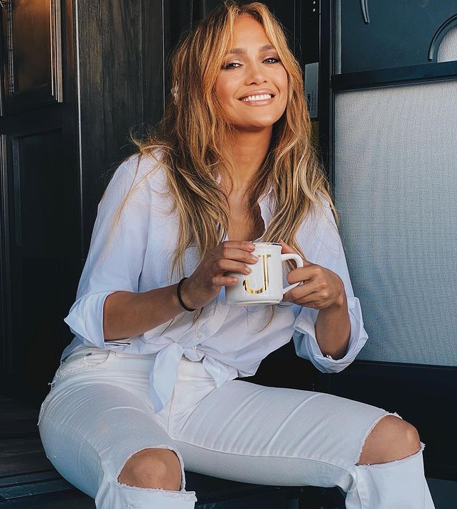 Шанувальники засипали співачку компліментами \ instagram.com/jlo Шанувальники засипали співачку компліментами \ instagram.com/jlo