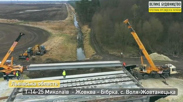 Дорожники показали, як відбувається 'Велике будівництво' транзитного кільця навколо Львова (відео) Дорожники показали, як відбувається 'Велике будівництво' транзитного кільця навколо Львова (відео)