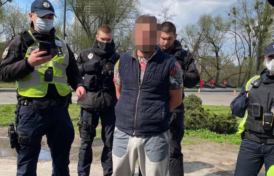 Для розшуку зловмисника у Києві правоохоронці ввели спеціальну поліцейську операцію / фото поліція Києва Для розшуку зловмисника у Києві правоохоронці ввели спеціальну поліцейську операцію / фото поліція Києва