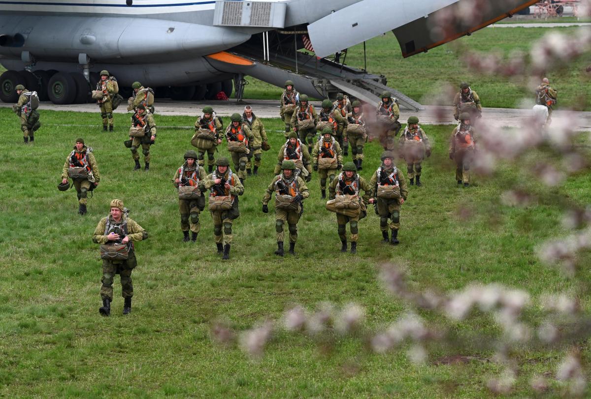 Россия под видом разнообразных «учений» уже разместила на границах своих военных / Фото: REUTERS