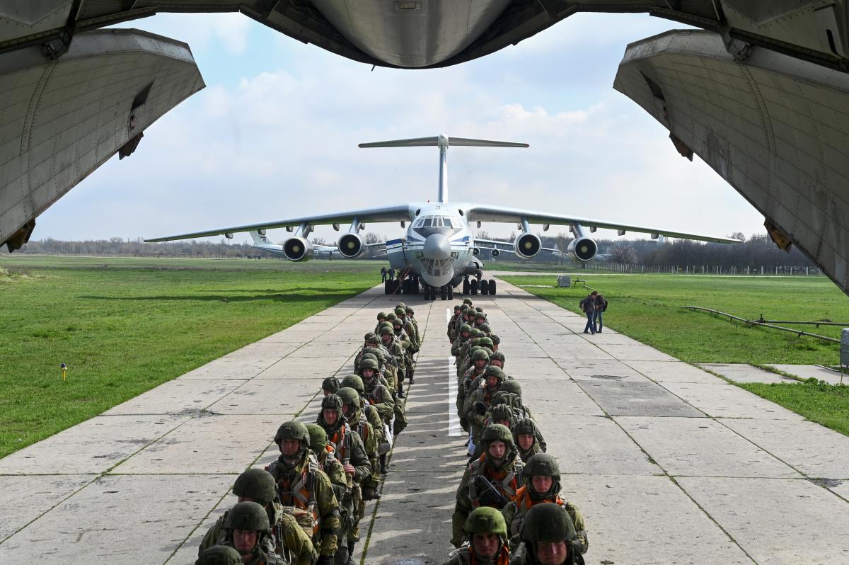 Найближчими днями будуть проведені тісні консультації з союзниками і партнерами НАТО щодо військового тиску РФ/ Фото: REUTERS