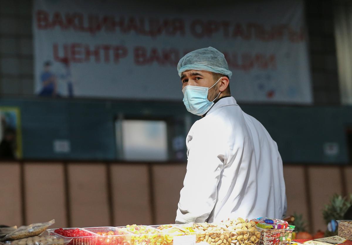 24 февраля в Украине началась кампания по вакцинации / REUTERS