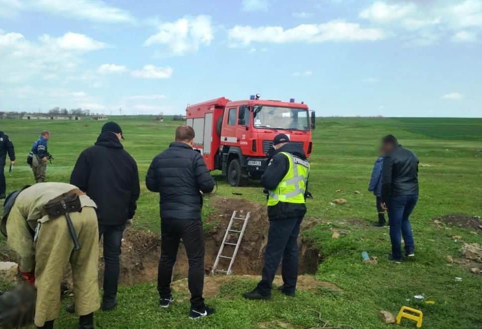 В Одеській області знайшли чотири тіла у покинутому колодязі / фото od.npu.gov.ua В Одеській області знайшли чотири тіла у покинутому колодязі / фото od.npu.gov.ua