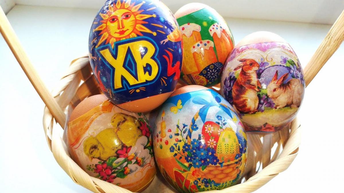 Предки хранили скорлупы от освященных яиц вместе с крошками от паски в углу возле образов / фото pinterest.com Предки хранили скорлупы от освященных яиц вместе с крошками от паски в углу возле образов / фото pinterest.com