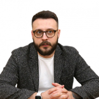 Когда мы создали электронный паспорт, то это не просто для того, чтобы его показать и купить алкоголь. Это связано со всеми государственными услугами