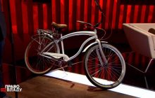 В студию "Права на власть" привезли велосипед из сериала "Слуга народа" (видео)