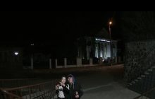 В Луцке парень и девушка украли флаг Украины и пошли с ним гулять