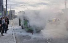 В Харькове на ходу загорелась маршрутка с людьми (видео)