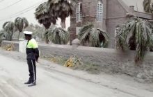"Много пепла, трудно дышать": на Карибских островах извергается вулкан (фото)