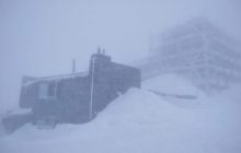 В Карпатах ударил мороз до -3°, горы окутал туман (фото)