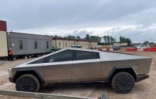 Илон Маск приехал на завод в Техасе на пикапе Tesla Cybertruck (фото, видео)