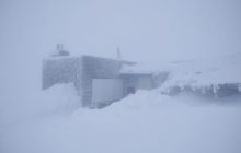 Зима не заканчивается: в Карпатах - снегопад, температура упала до -3° (фото)