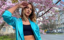 Українська телеведуча оголила "сталевий" прес на тлі квітучих сакур (фото)