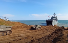 РФ показала повернення військ з раптових навчань в окупованому Криму (відео)