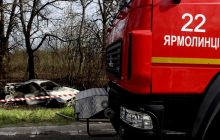 Під Хмельницьким мікроавтобус зіткнувся з легковиком - загинули жінка та дитина (відео)