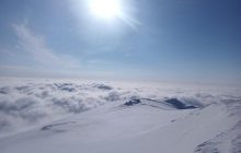 Заснеженные вершины: в Карпатах ударил мороз до -5° (фото)