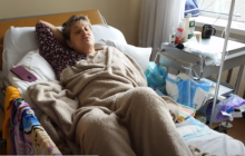 В Киеве женщину парализовало на третий день после прививки против COVID-19 (видео)