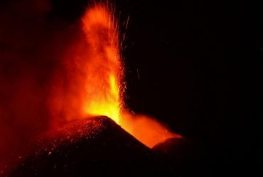 На Сицилии и Мальте возникли перебои с авиарейсами из-за извержения вулкана