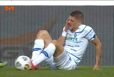 Динамо – Дніпро-1-0:0. Довбик отримав першу жовту картку за фол проти Миколенка