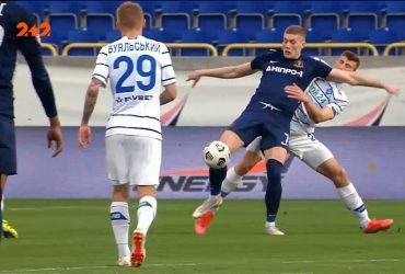 Динамо – Дніпро-1 - 1:0. Довбик отримав другу жовту картку за фол проти суперника
